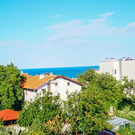 Chrystal Guest House Обзор Экстерьер фото