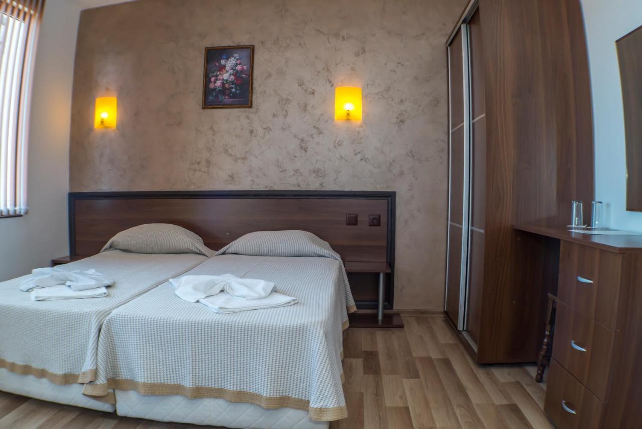 Chrystal Guest House Обзор Экстерьер фото