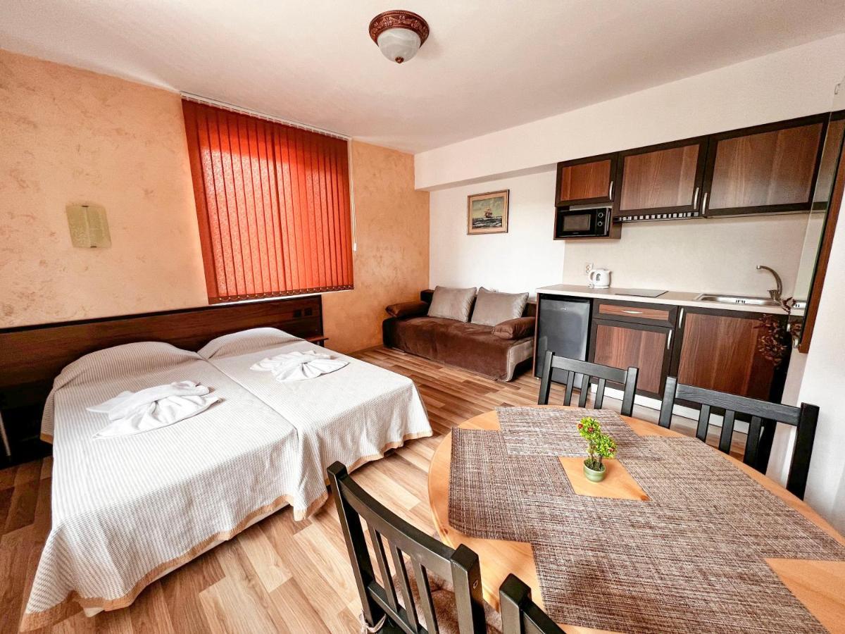 Chrystal Guest House Обзор Экстерьер фото