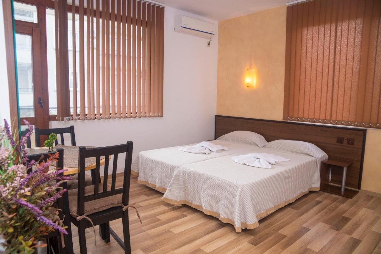 Chrystal Guest House Обзор Экстерьер фото