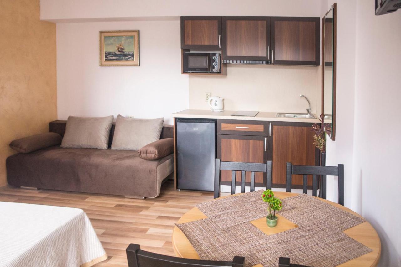 Chrystal Guest House Обзор Экстерьер фото