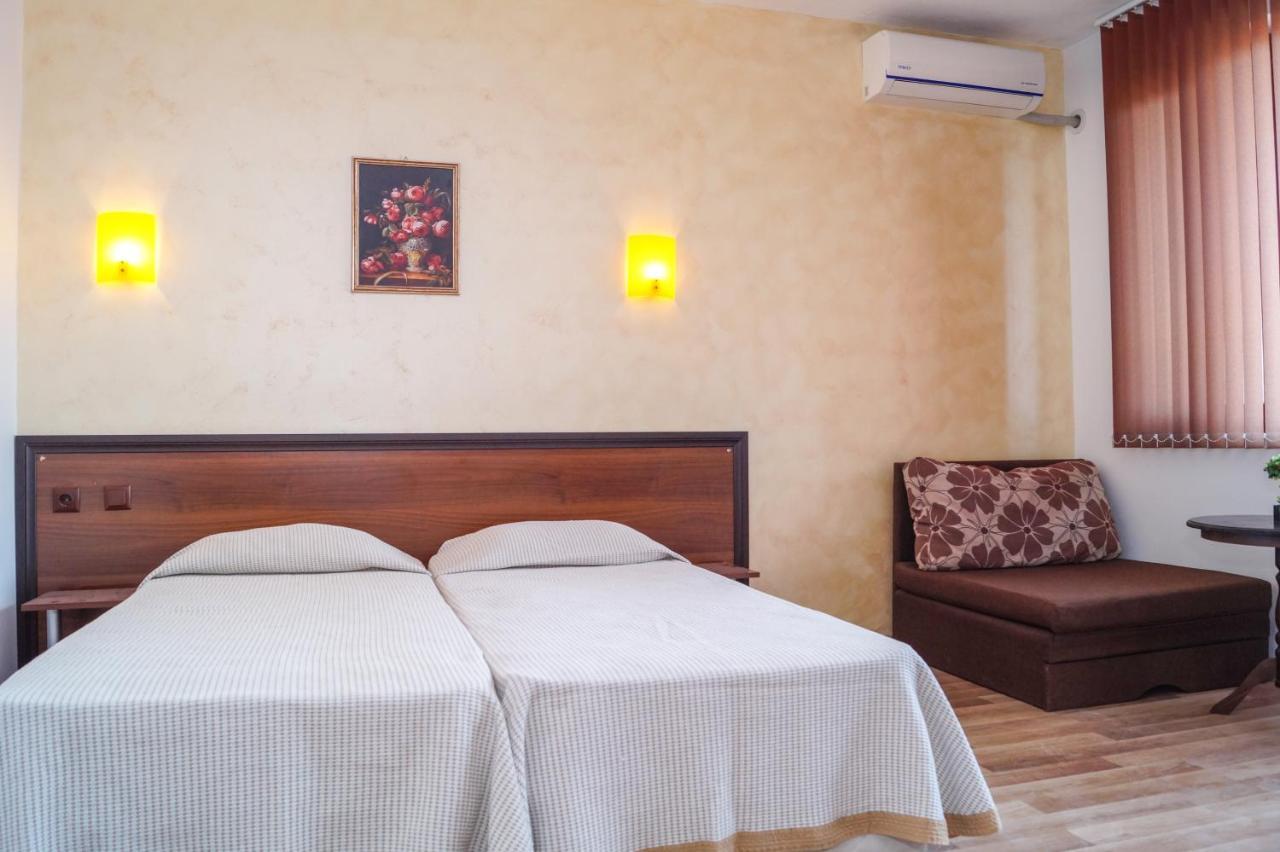 Chrystal Guest House Обзор Экстерьер фото